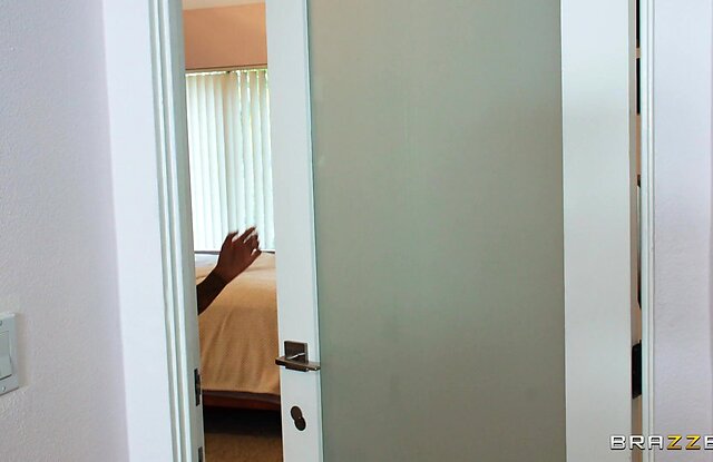 Work Can Wait, Fuck My Pussy