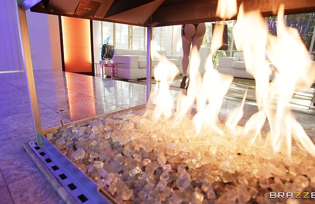 Mandy Loves It Big & Rough