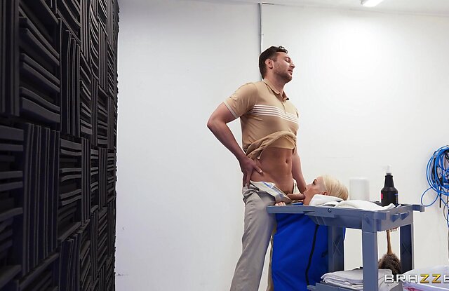 Slutty Podcaster Puffs Cummy Cheeks