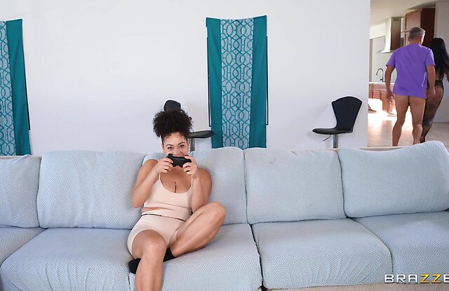 Beige Gamer's BF Sneaks Slutty Emo Pussy